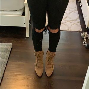 Neauteal bootoes! The color that goes with everything!